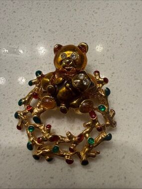 VTG Teddy Bear Christmas Wreath Brooch Pin Gold Tone Rhinestone Holiday Jewelry